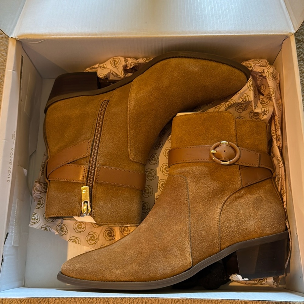 Taryn Rose “Saralita” booties, size 6, brown suede